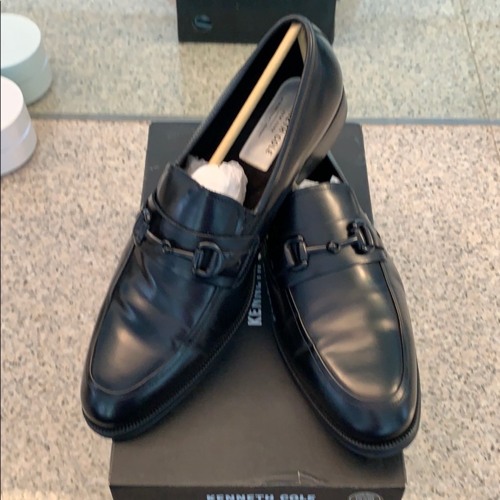 Classy black men’s loafers